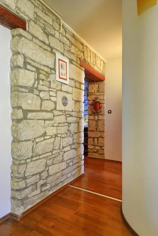 Top Center Pula Room & Apartment